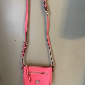 Dooney and Bourke Crossbody salmon pink. Adjustable strap.